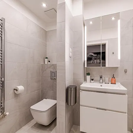 Luxury Tropical At Budapest