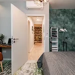 Luxury Tropical At Budapest