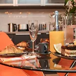 Apartment Luxury Tropical At *